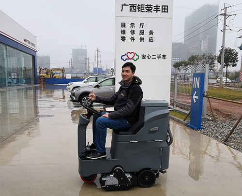 祝賀廣西豐田4S店訂購駕駛式洗地機